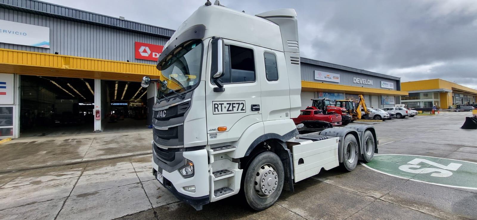 Tracto camión Lander 4252 usado 2023 (72)