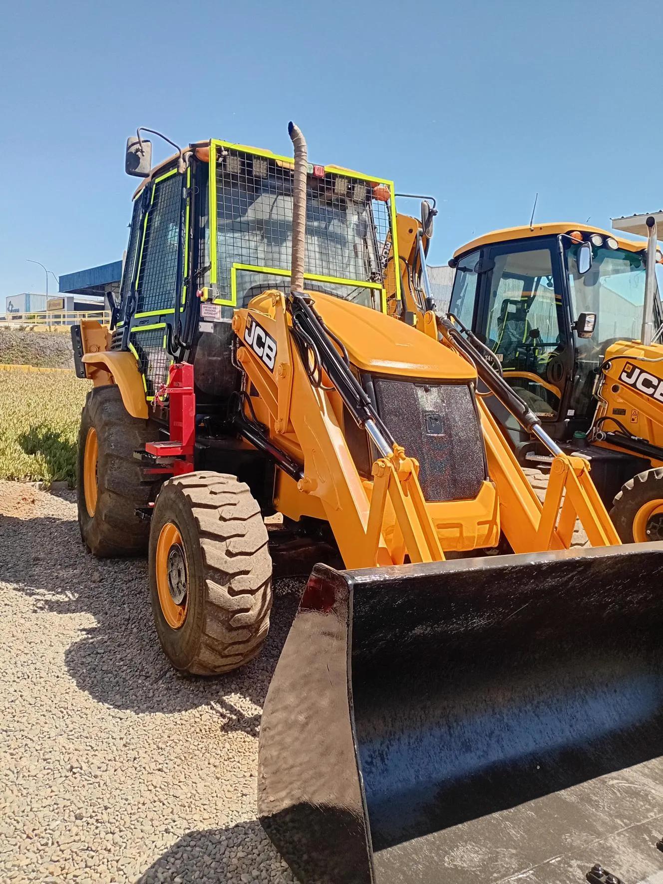 Retroexcavadora JCB 3CX 4X4 Usada 2022 RT (193)