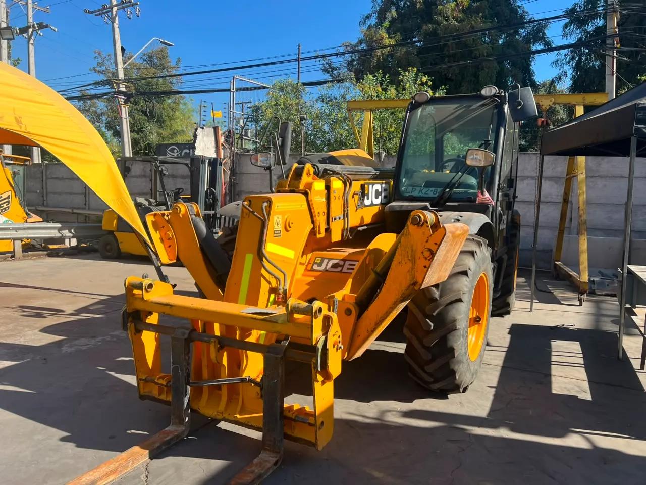 Manipulador telescópico JCB 533-105 Usado 2020 (58)