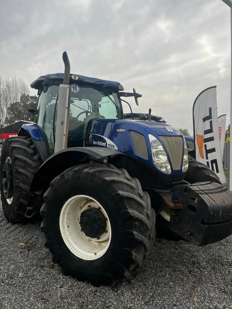 Tractor New Holland NH7070 año 2018 (89)