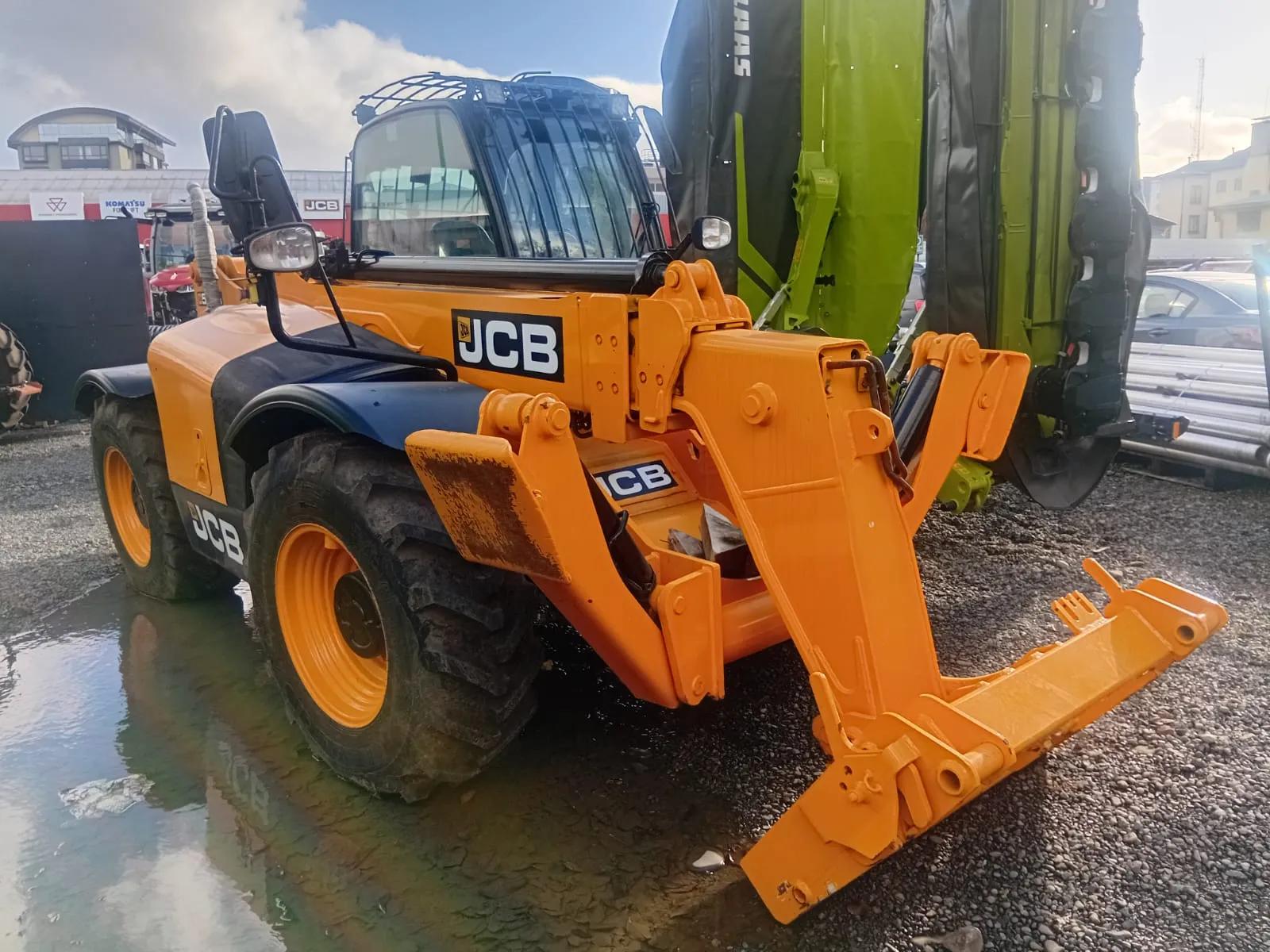 Manipulador telescópico JCB 533-105 Usado 2018 (14)