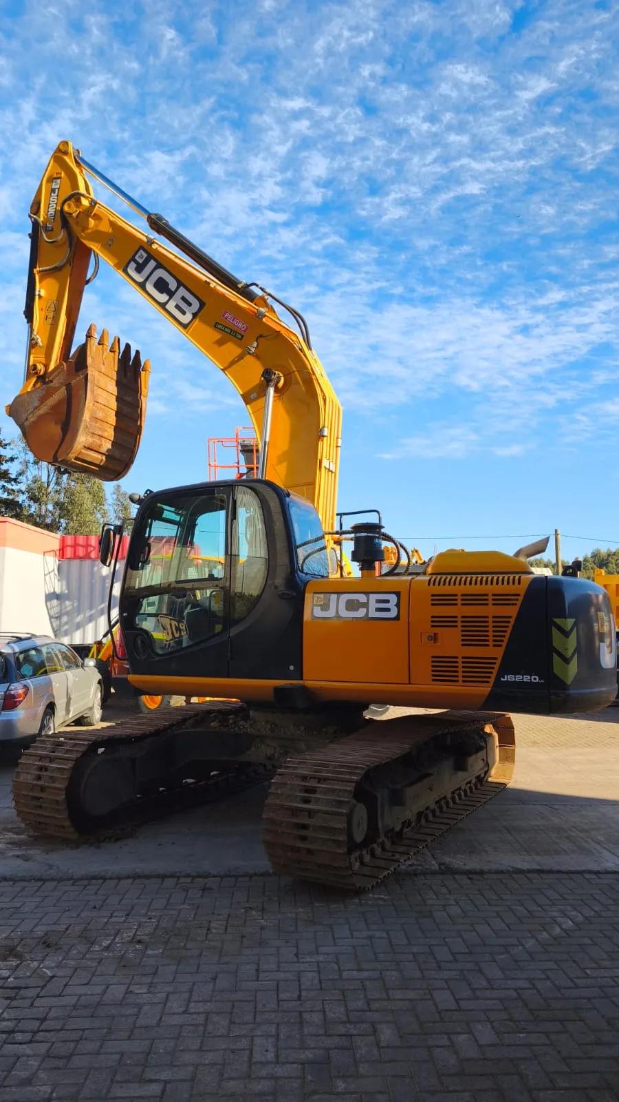 Excavadora JCB 220 usada año 2020 (55)
